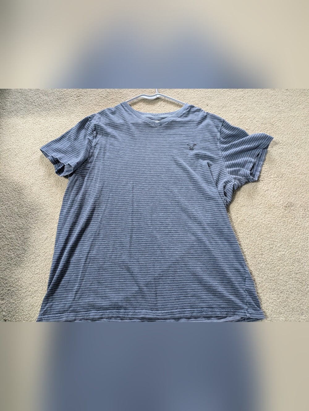 Classic AE Striped V-Neck - Like New! 🦅